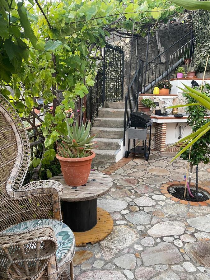 The Secret Garden Villa Forza dʼAgro Kültér fotó